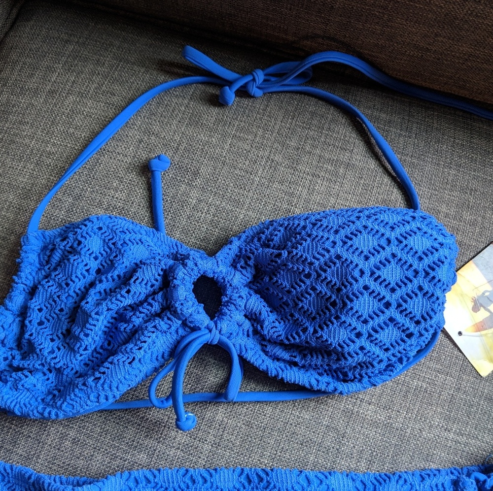 Size medium bikini top